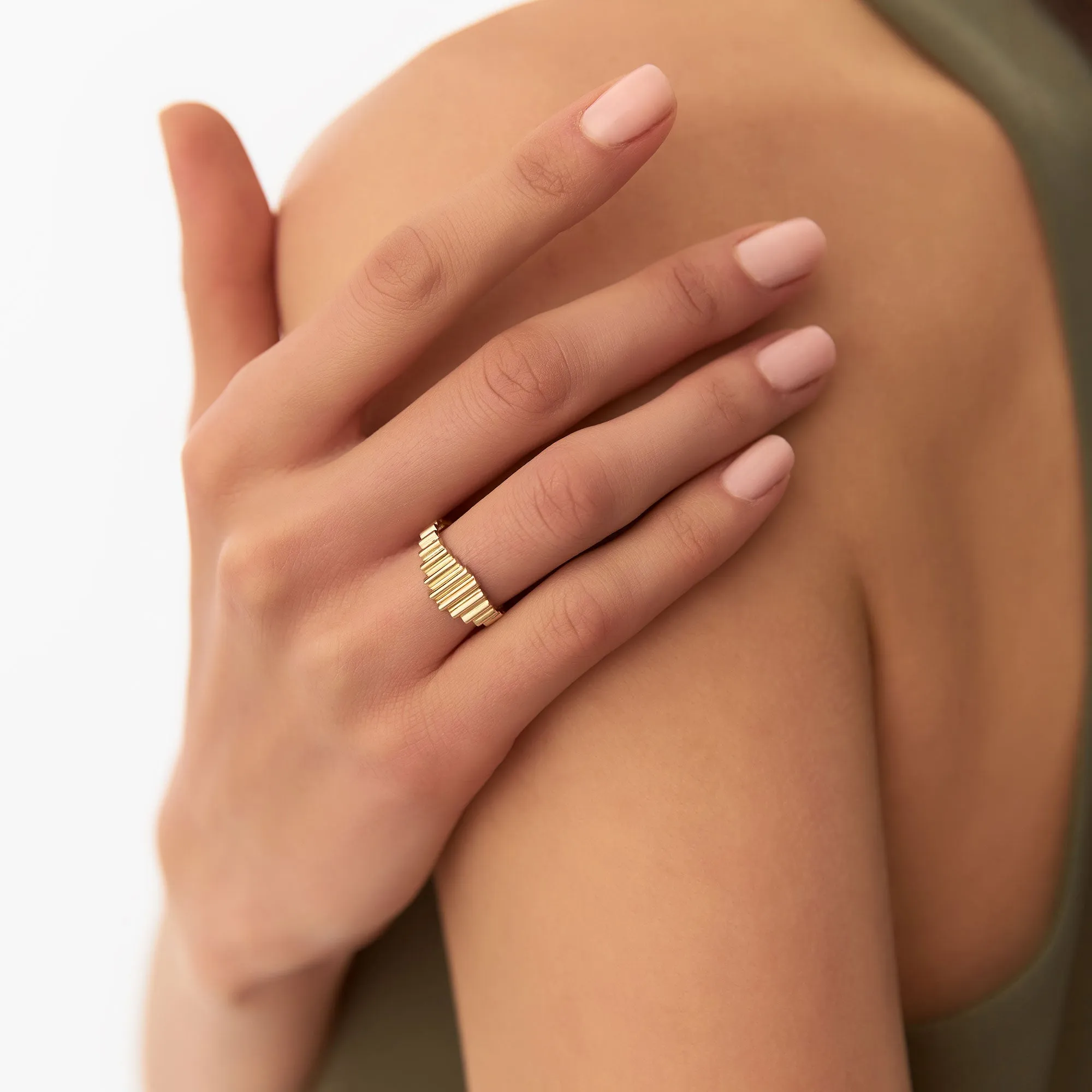 14K Bold Fluted Graduating Gold Ring