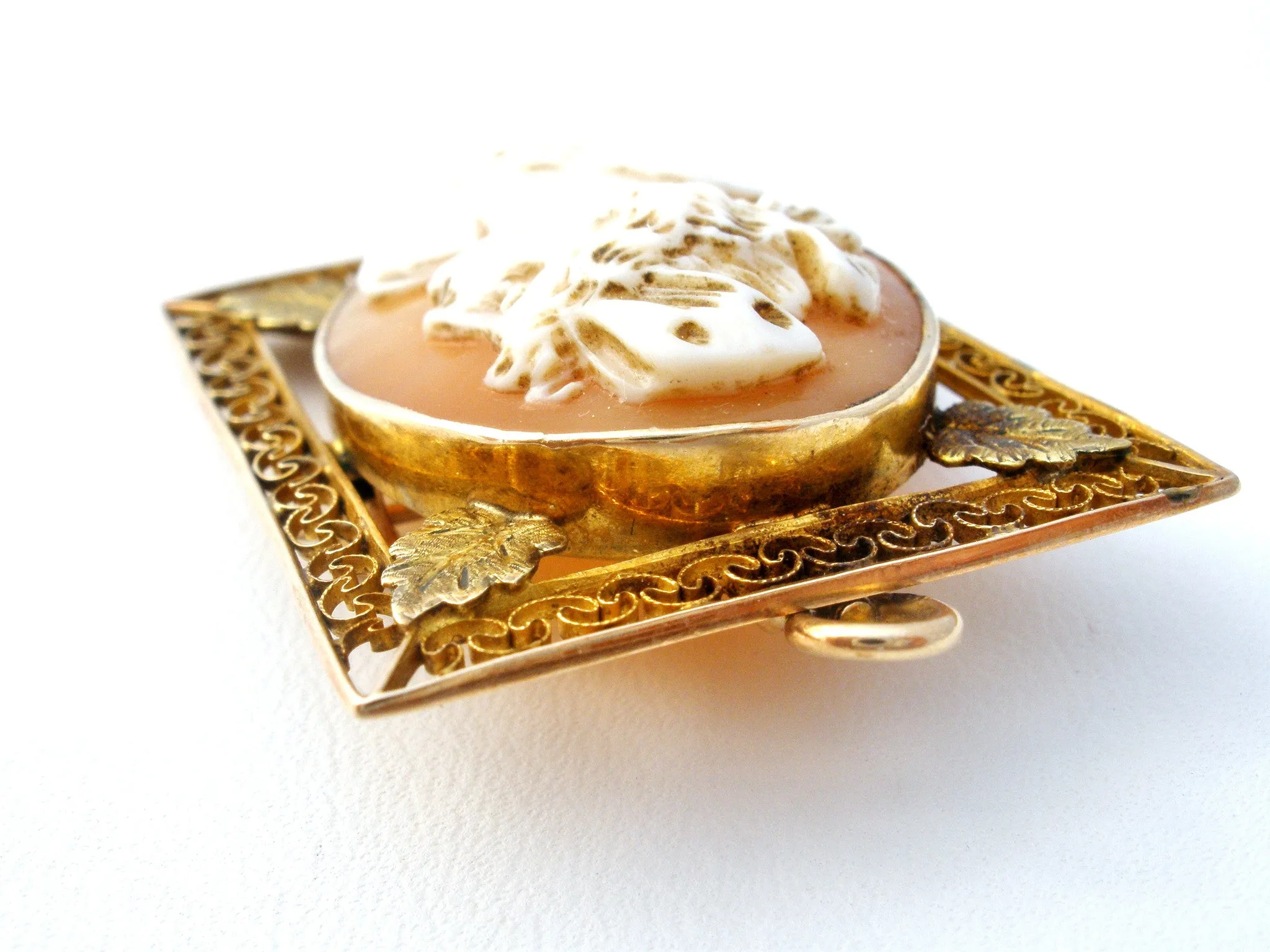 Cameo Pendant Brooch Victorian 10K Yellow Gold