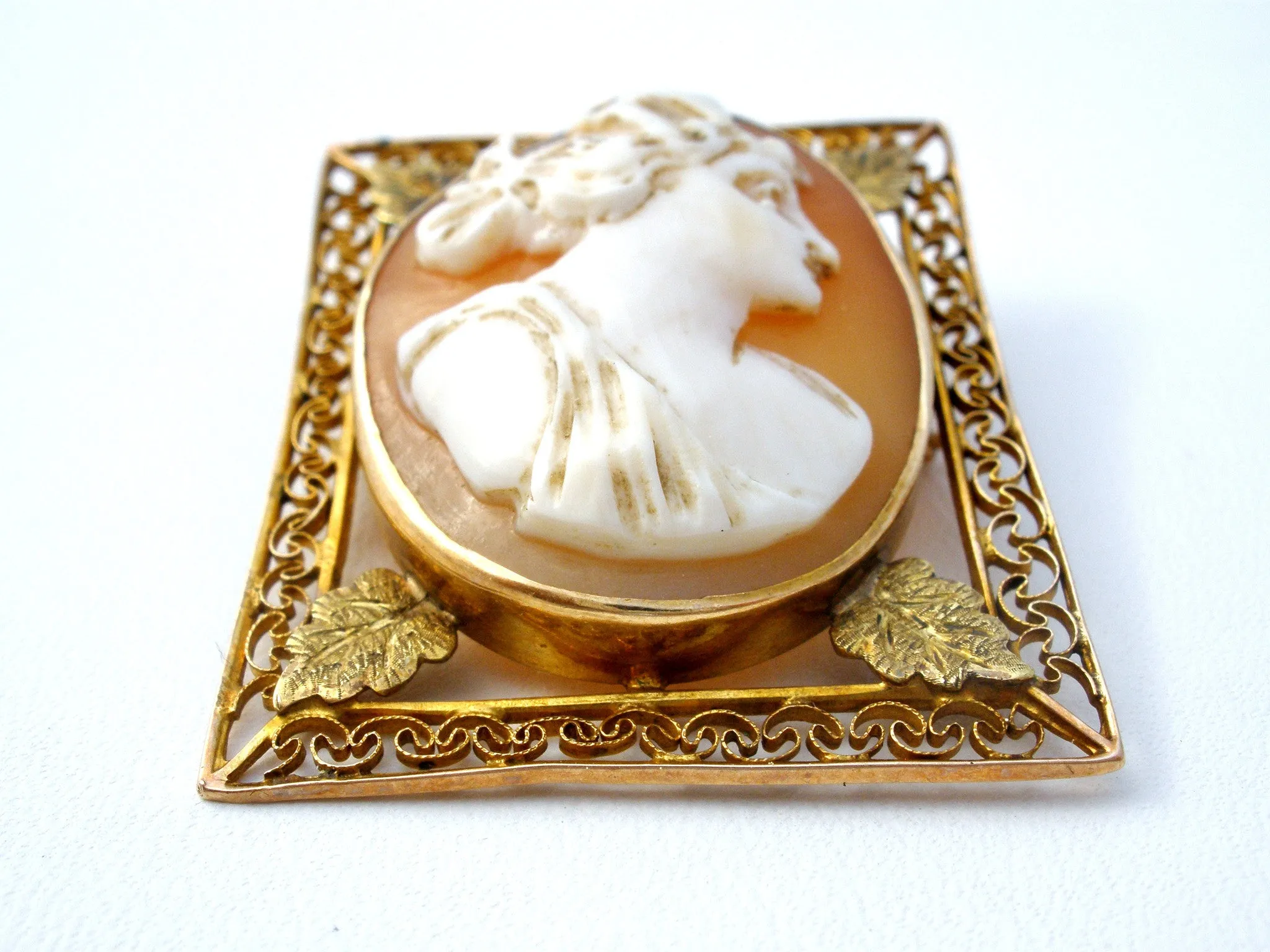 Cameo Pendant Brooch Victorian 10K Yellow Gold