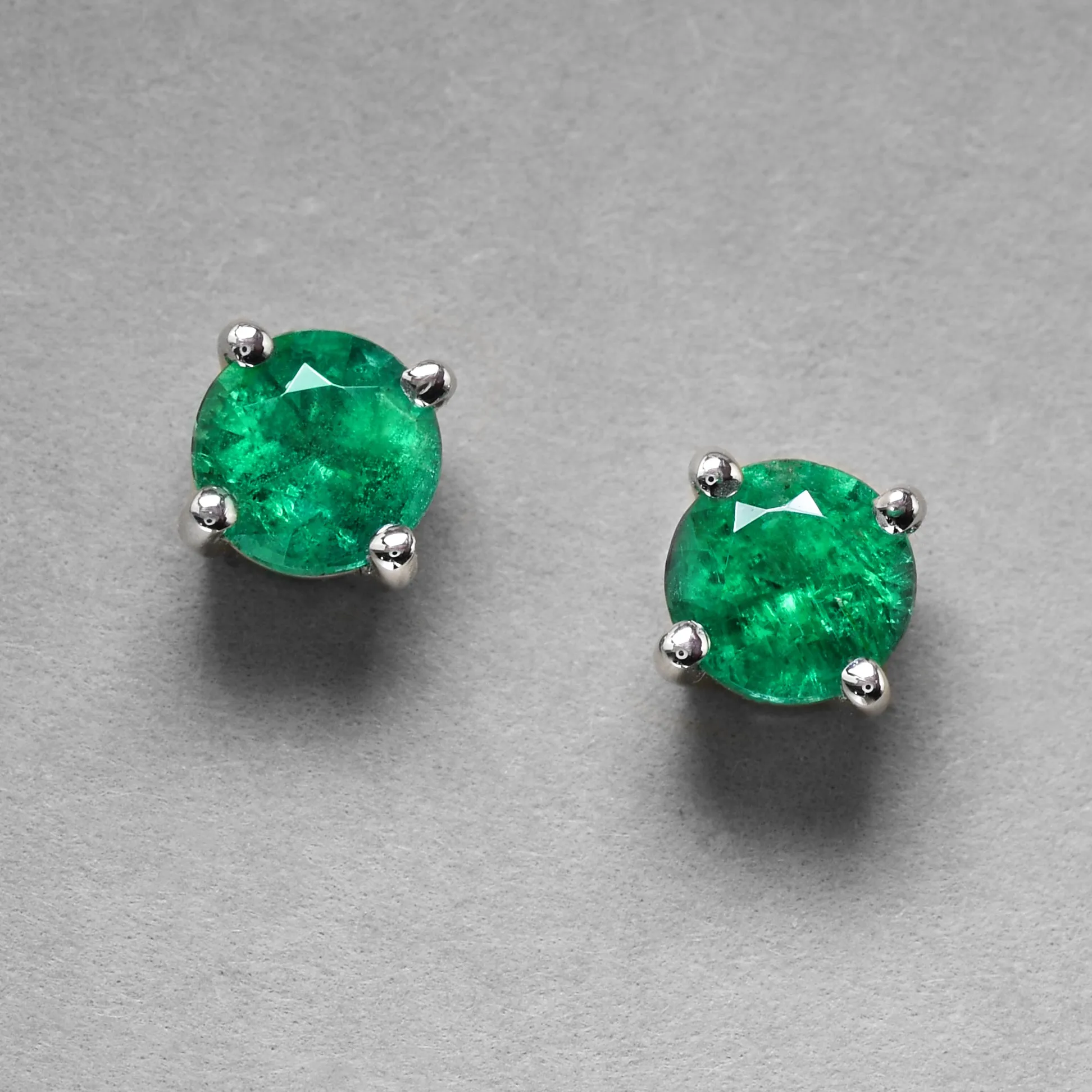 Classique Emerald Studs