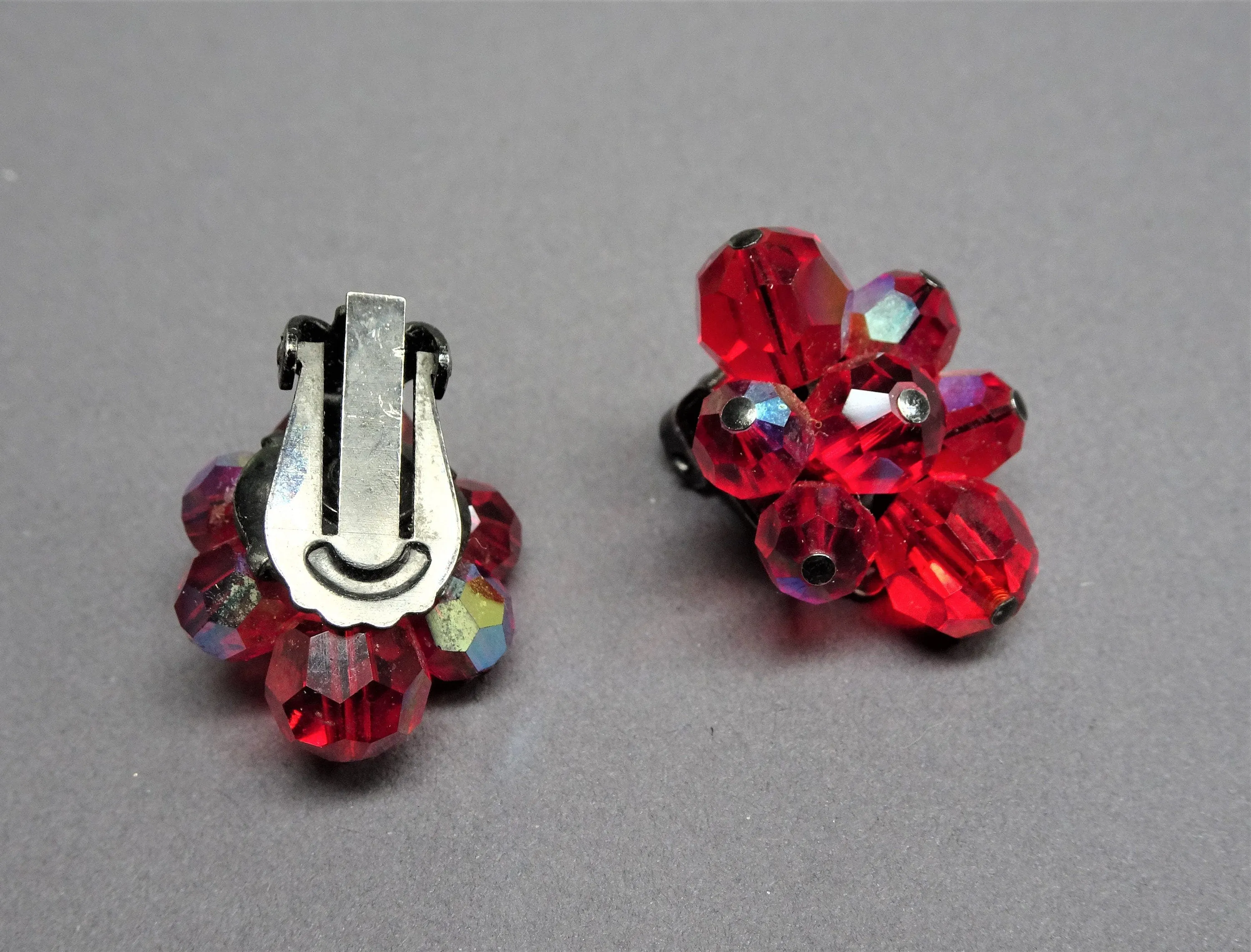 DAZZLING Crystal Art Glass Earrings,Sparkling Aurora Borealis RED Crystals,1950s Clip On Earrings,Mid Century,Collectible Vintage Jewelry