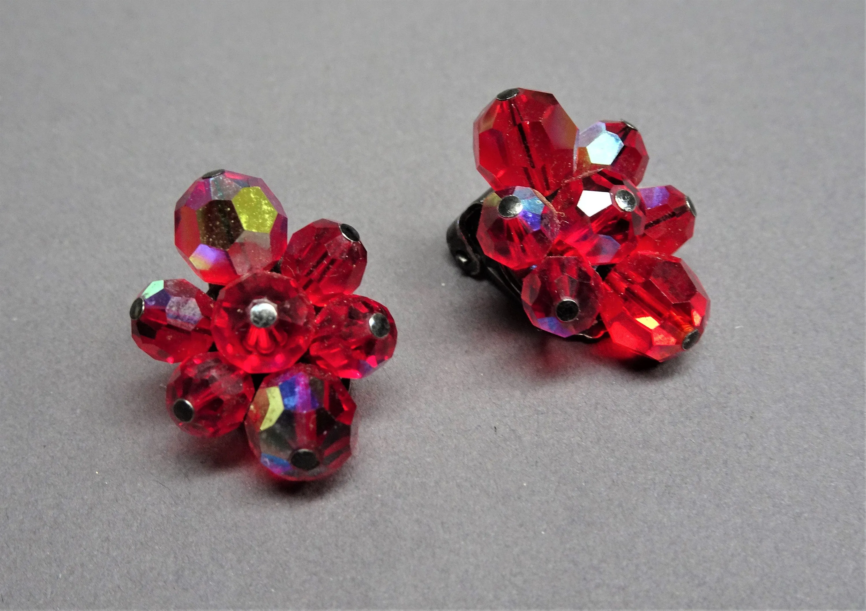 DAZZLING Crystal Art Glass Earrings,Sparkling Aurora Borealis RED Crystals,1950s Clip On Earrings,Mid Century,Collectible Vintage Jewelry