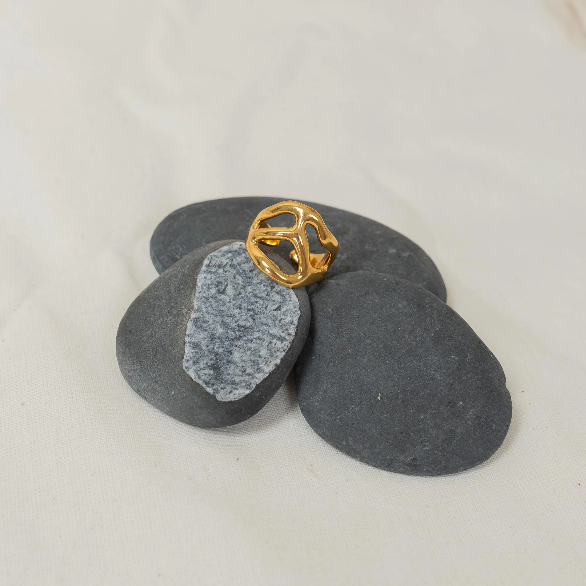 Gold Soft Asymmetric Ring