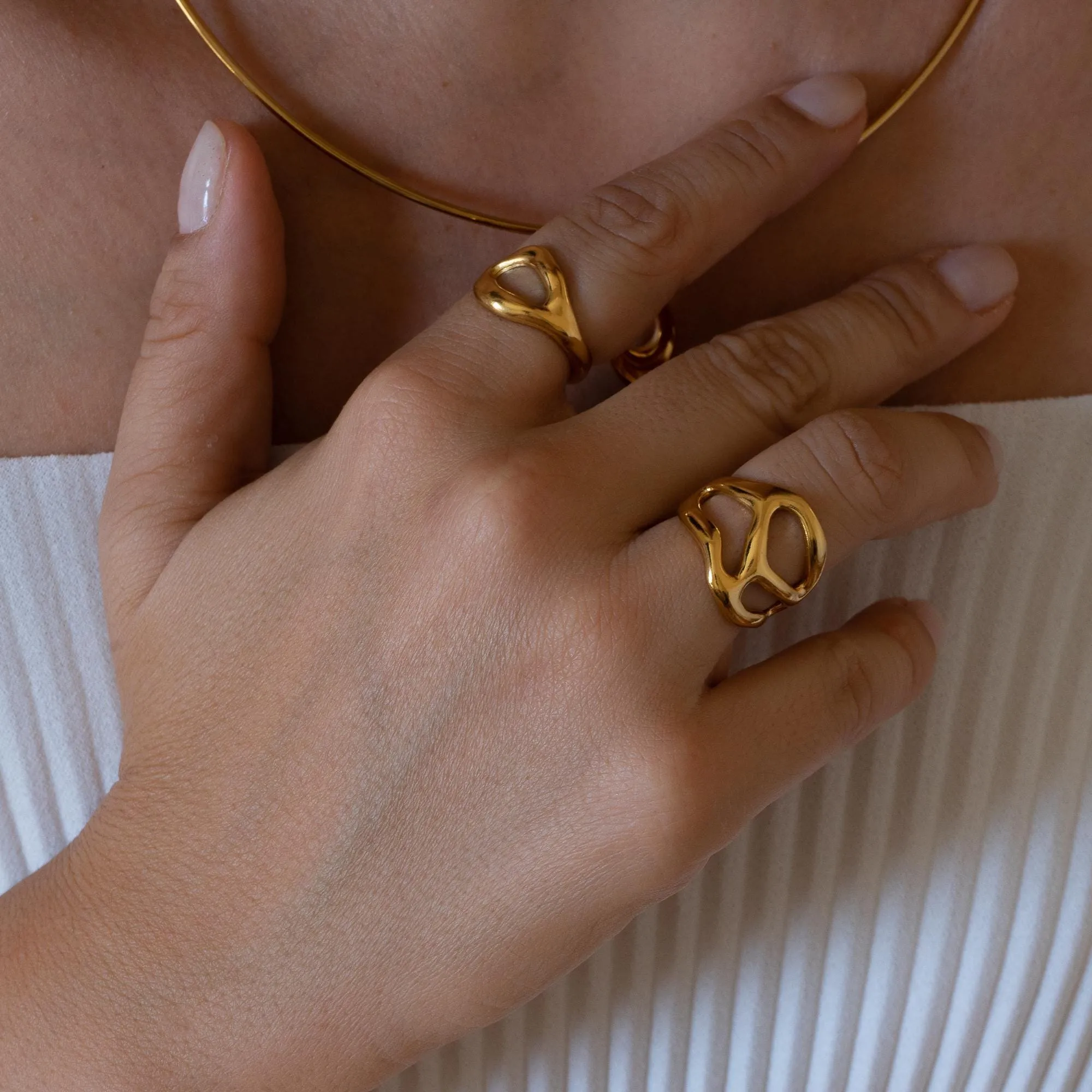 Gold Soft Asymmetric Ring