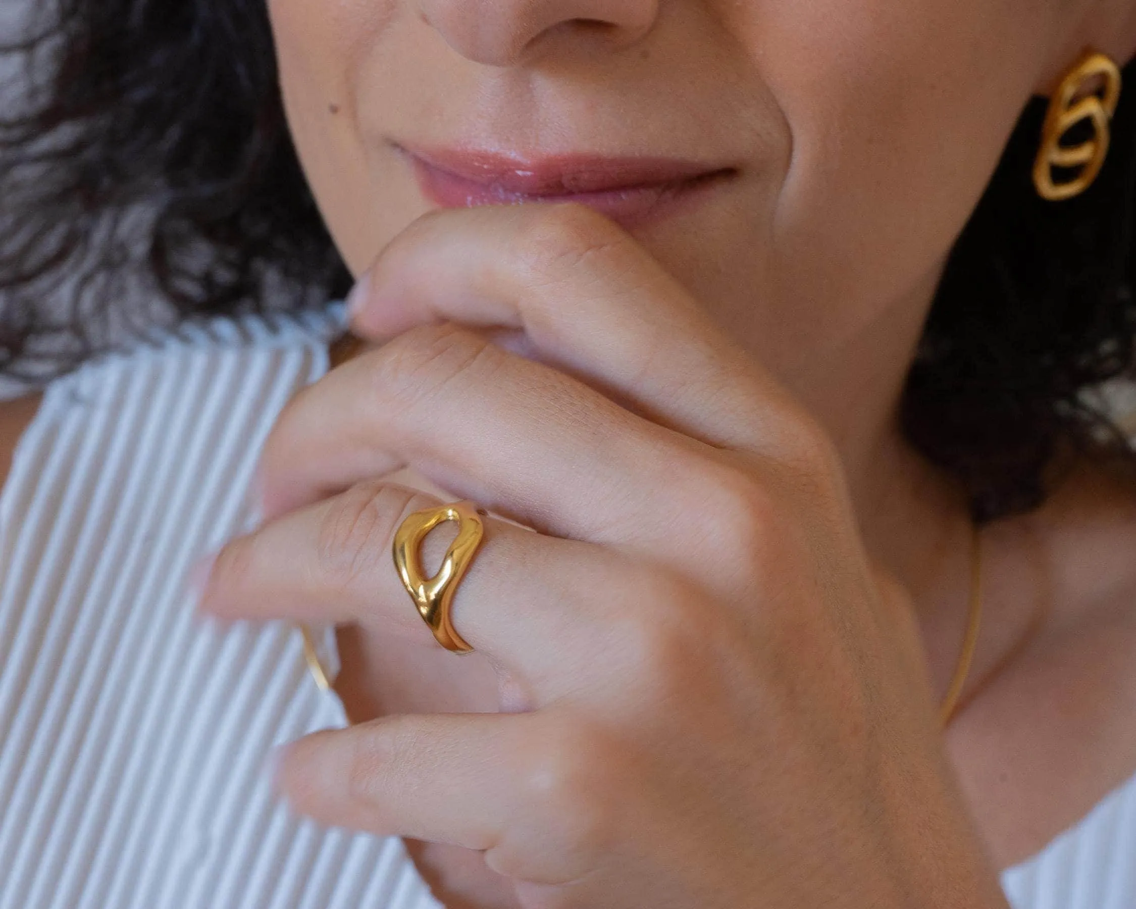 Gold Soft Asymmetric Ring