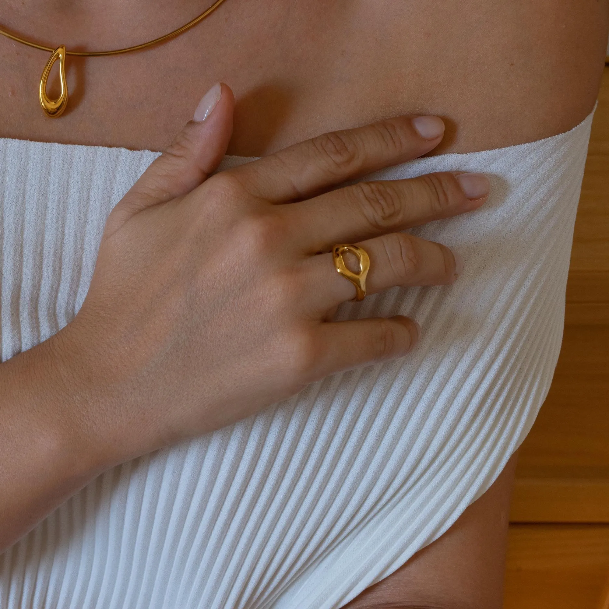 Gold Soft Asymmetric Ring